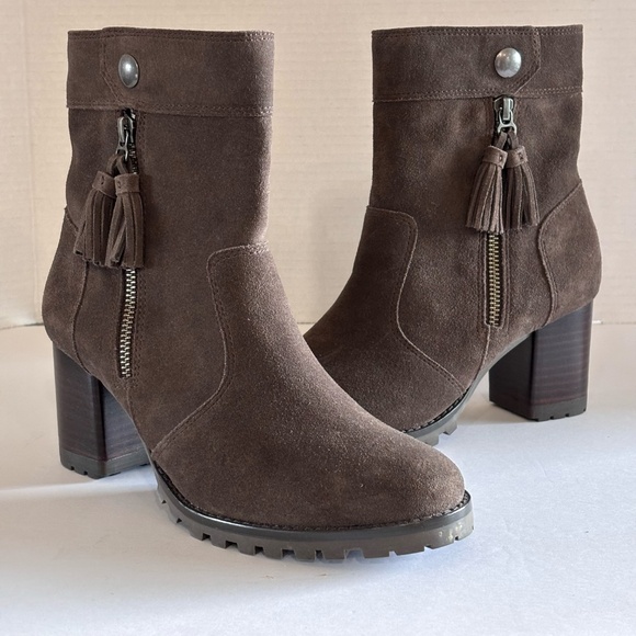 Johnston & Murphy Women's NWOT Brown Suede Ankle Boots SZ 7 - Picture 3 of 11